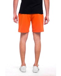 orange Sportshorts von Tom Barron