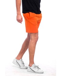 orange Sportshorts von Tom Barron