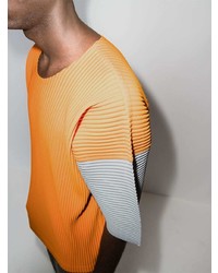 orange T-Shirt mit einem Rundhalsausschnitt von Homme Plissé Issey Miyake