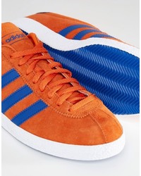 orange Turnschuhe von adidas