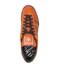 orange Wildleder niedrige Sneakers von adidas