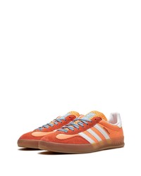 orange Wildleder niedrige Sneakers von adidas