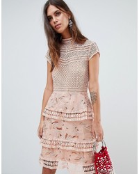 rosa ausgestelltes Kleid aus Spitze mit Rüschen von Y.a.s
