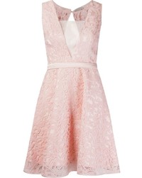 rosa ausgestelltes Kleid aus Spitze