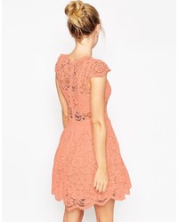 rosa ausgestelltes Kleid aus Spitze von Asos