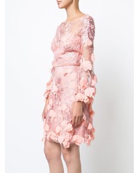 rosa ausgestelltes Kleid aus Spitze von Marchesa Notte