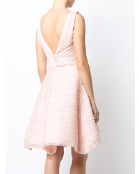 rosa ausgestelltes Kleid von Marchesa Notte