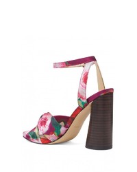 rosa bedruckte Satin Sandaletten von Nine West