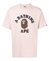 rosa bedrucktes T-Shirt mit einem Rundhalsausschnitt von A Bathing Ape