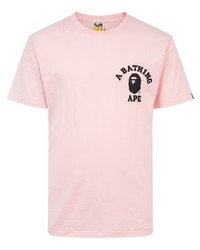 rosa bedrucktes T-Shirt mit einem Rundhalsausschnitt von A Bathing Ape