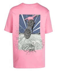 rosa bedrucktes T-Shirt mit einem Rundhalsausschnitt von adidas