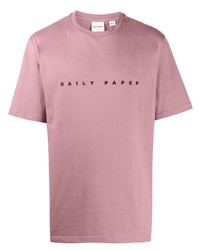 rosa bedrucktes T-Shirt mit einem Rundhalsausschnitt von Daily Paper