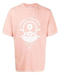 rosa bedrucktes T-Shirt mit einem Rundhalsausschnitt von Daily Paper