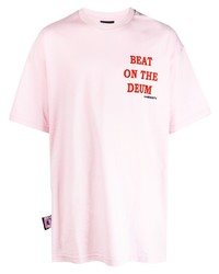 rosa bedrucktes T-Shirt mit einem Rundhalsausschnitt von Garbage Tv