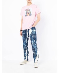 rosa bedrucktes T-Shirt mit einem Rundhalsausschnitt von A Bathing Ape