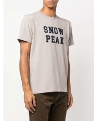rosa bedrucktes T-Shirt mit einem Rundhalsausschnitt von Snow Peak