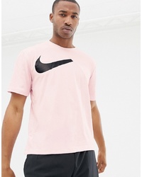 rosa bedrucktes T-Shirt mit einem Rundhalsausschnitt von Nike Training
