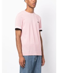 rosa besticktes T-Shirt mit einem Rundhalsausschnitt von Fred Perry