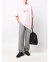 rosa besticktes T-Shirt mit einem Rundhalsausschnitt von Vetements