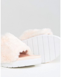 rosa flache Sandalen aus Pelz von Asos