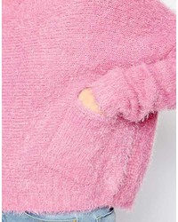 rosa flauschiger Pullover mit einem Rundhalsausschnitt von Brave Soul