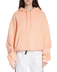 rosa Fleece-Pullover mit einer Kapuze