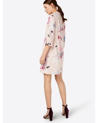 rosa gerade geschnittenes Kleid mit Blumenmuster von Comma