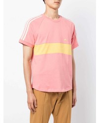 rosa horizontal gestreiftes T-Shirt mit einem Rundhalsausschnitt von adidas