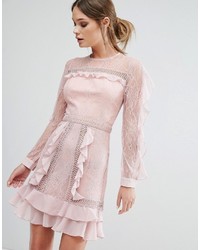rosa Kleid mit Rüschen von True Decadence