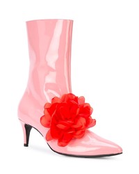 rosa Leder Stiefeletten mit Blumenmuster von Leandra Medine