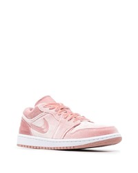 rosa Samt niedrige Sneakers von Nike