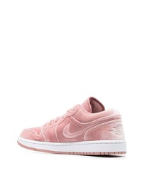 rosa Samt niedrige Sneakers von Nike