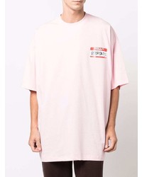 rosa T-Shirt mit einem Rundhalsausschnitt von Vetements