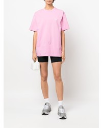 rosa T-Shirt mit einem Rundhalsausschnitt von Stussy
