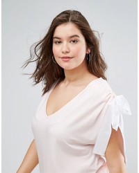 rosa T-Shirt mit einem V-Ausschnitt von Asos