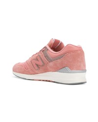 rosa Wildleder niedrige Sneakers von New Balance