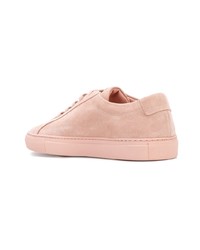 rosa Wildleder niedrige Sneakers von Common Projects