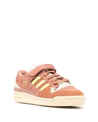 rosa Wildleder niedrige Sneakers von adidas