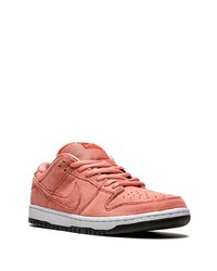 rosa Wildleder niedrige Sneakers von Nike