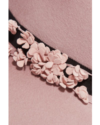 rosa Wollhut mit Blumenmuster von Eugenia Kim