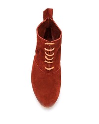 rotbraune flache Stiefel mit einer Schnürung aus Wildleder von Forte Forte