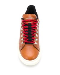 rotbraune Leder niedrige Sneakers von Alexander McQueen