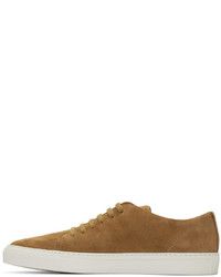 rotbraune niedrige Sneakers von Common Projects