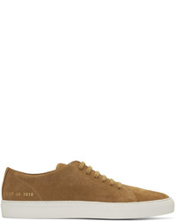 rotbraune niedrige Sneakers von Common Projects