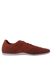 rotbraune niedrige Sneakers von Lacoste