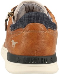 rotbraune niedrige Sneakers von Mustang