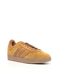 rotbraune niedrige Sneakers von adidas