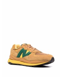 rotbraune Sportschuhe von New Balance