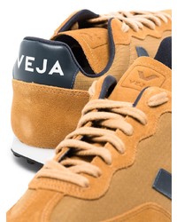 rotbraune Sportschuhe von Veja