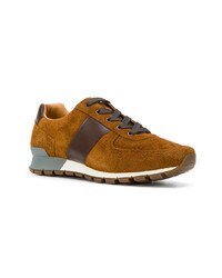 rotbraune Wildleder niedrige Sneakers von Prada